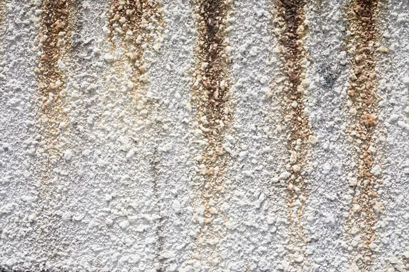 外壁になぜサビが発生するのか